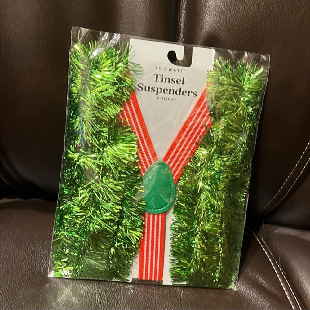 Tinsel Suspenders 🎄☘️